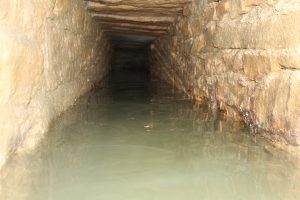 Tunnel d'alimentation du lavoir, Curis au Mont d'Or